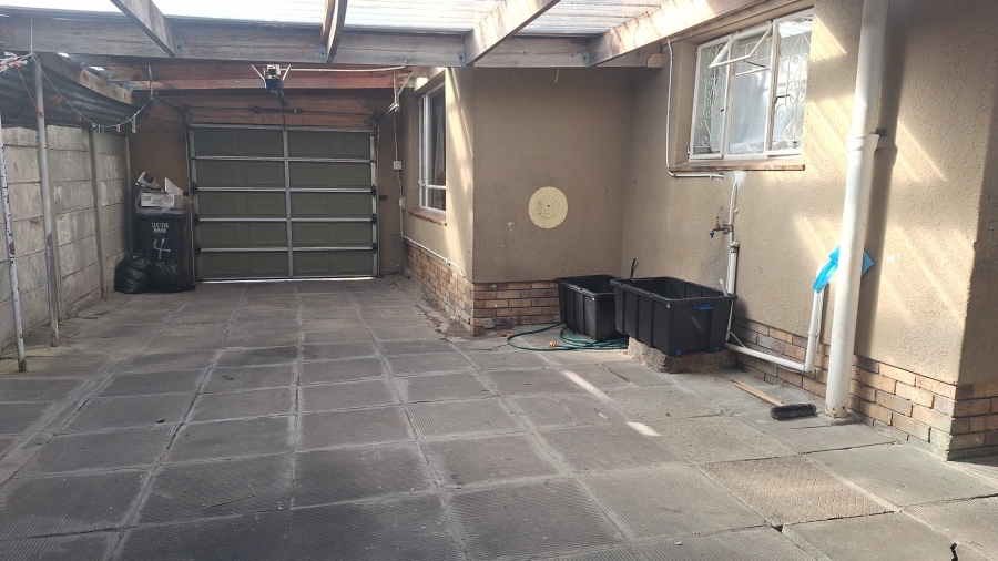 5 Bedroom Property for Sale in Retreat Western Cape